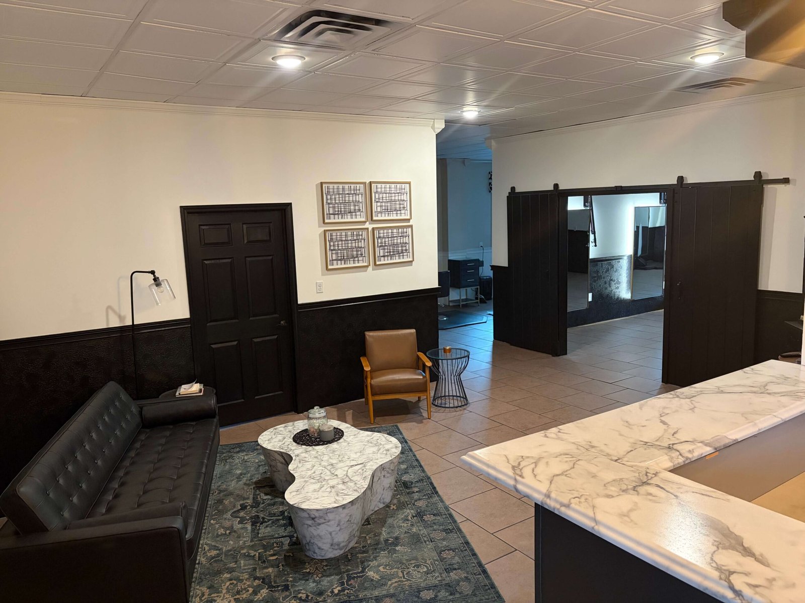 Collective waiting and reception area