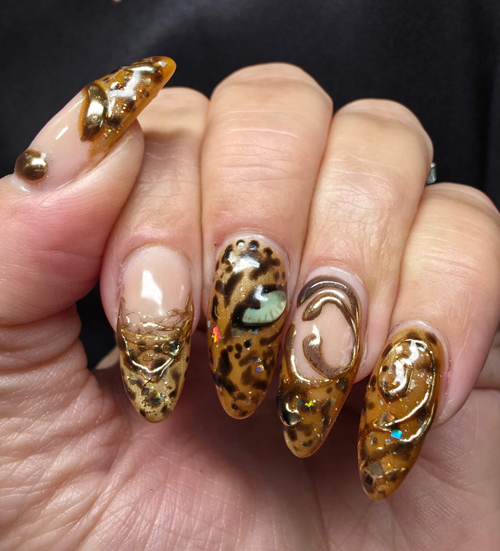 Sculpted gold and leopard nail art